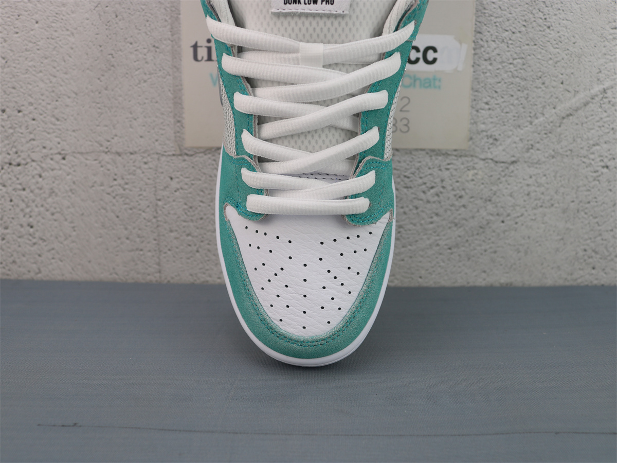 M Batch April Skateboards x Nike SB Dunk Low Pro QS FD2562-400